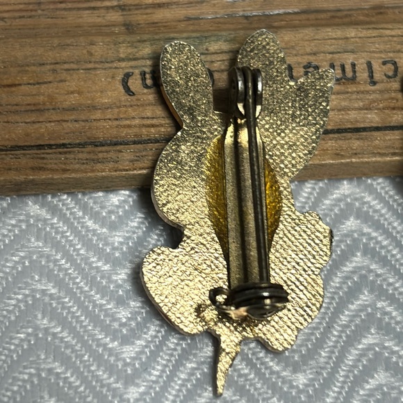 Vintage bunny rabbit enamel lapel pins hat pins - Picture 5 of 9